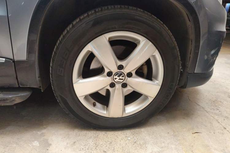 Used Volkswagen Tiguan 2012 1.8TSI Automatic All-Wheel Drive Elite Edition Right Front Wheel Hub