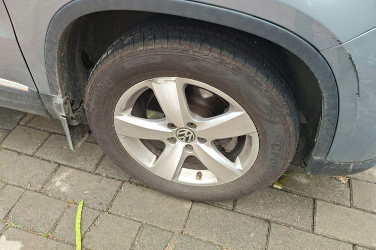 Used Volkswagen Tiguan 2012 1.8TSI Automatic All-Wheel Drive Elite Edition Right Front Wheel Hub