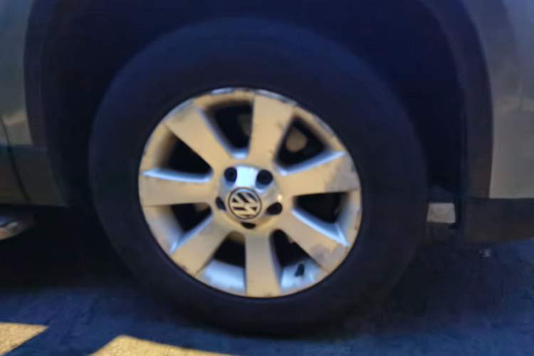 Used Volkswagen Tiguan 2012 1.8TSI Manual Two-Wheel Drive Enjoyment Edition Right Front Wheel Hub