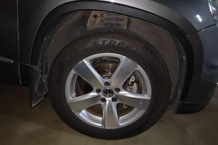 Used Volkswagen Tiguan 2012 1.8TSI Automatic All-Wheel Drive Elite Edition Right Front Wheel Hub