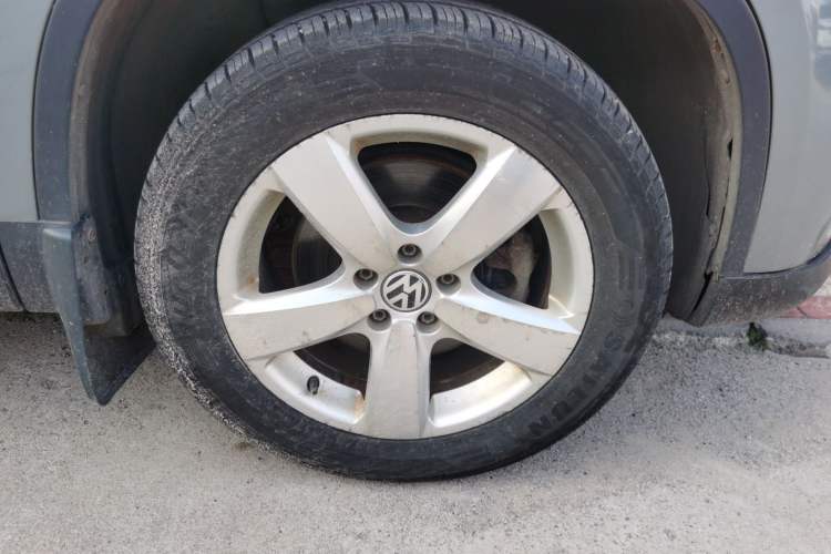 Used Volkswagen Tiguan 2012 1.8TSI Automatic Two-Wheel Drive Elite Edition Right Front Wheel Hub