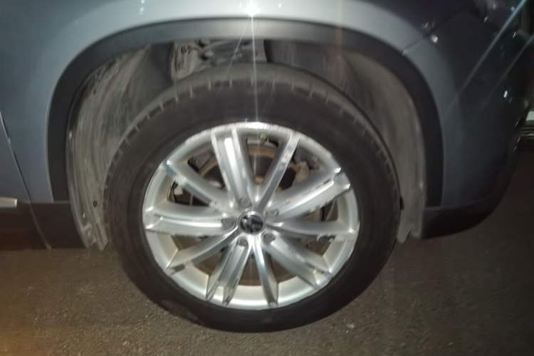 Used Volkswagen Tiguan 2012 1.8TSI Automatic All-Wheel Drive Elite Edition Right Front Wheel Hub