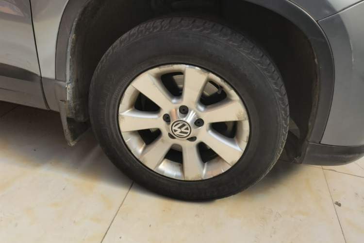 Used Volkswagen Tiguan 2012 1.8TSI Automatic Two-Wheel Drive Trend Edition Right Front Wheel Hub
