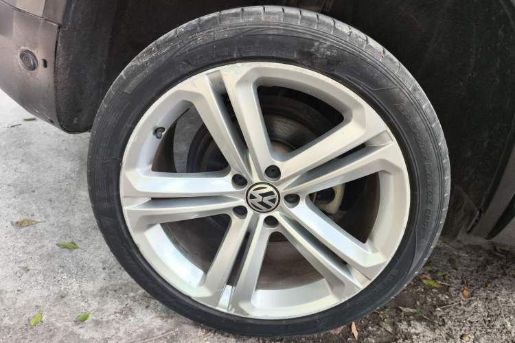 Used Volkswagen Tiguan 2012 2.0 TSI Luxury Edition Right Rear Wheel Hub