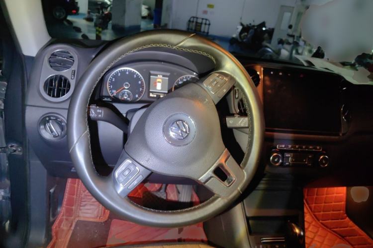 Used Volkswagen Tiguan 2012 2.0 TSI Automatic All-Wheel Drive Elite Edition Steering Wheel
