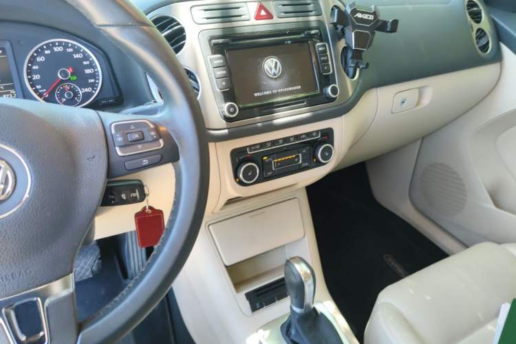 Used Volkswagen Tiguan 2012 1.8TSI Automatic Two-Wheel Drive Elite Edition Audio And AC Panel