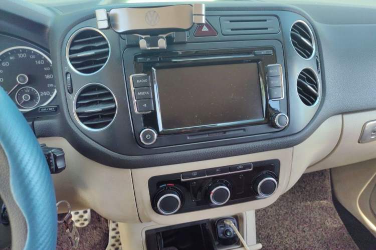 Used Volkswagen Tiguan 2012 1.8TSI Manual Two-Wheel Drive Urban Edition Audio And AC Panel