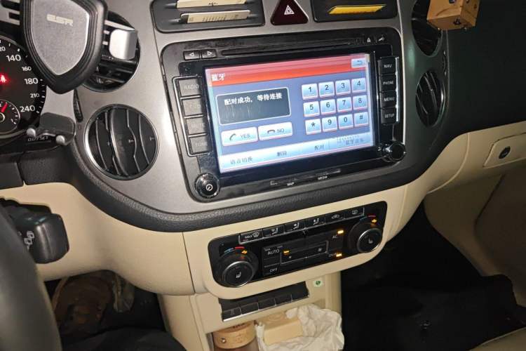 Used Volkswagen Tiguan 2012 2.0 TSI Automatic All-Wheel Drive Elite Edition Audio And AC Panel