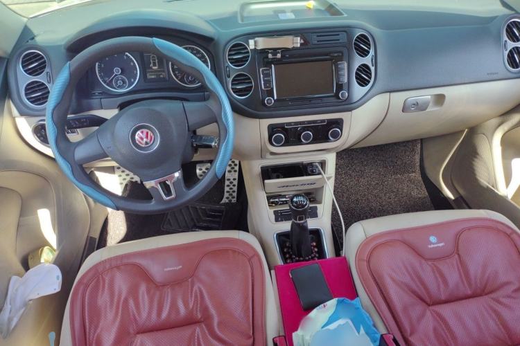 Used Volkswagen Tiguan 2012 1.8TSI Manual Two-Wheel Drive Urban Edition Center Console
