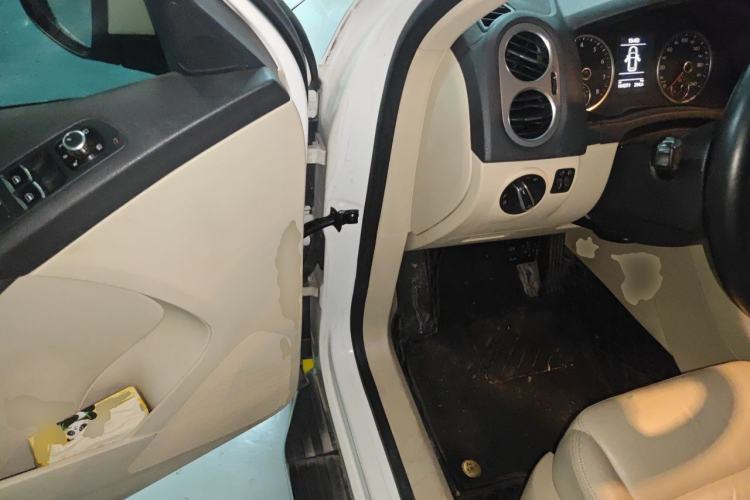 Used Volkswagen Tiguan 2012 2.0 TSI Automatic All-Wheel Drive Elite Edition Driver Seat