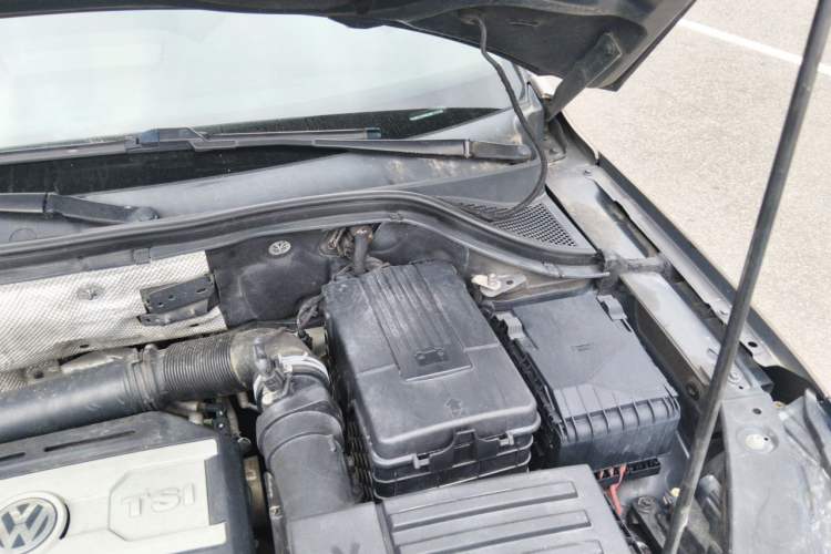 Used Volkswagen Tiguan 2012 2.0 TSI Comfort Edition Engine Bay Left
