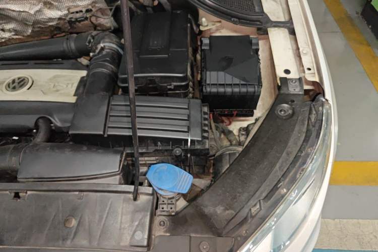 Used Volkswagen Tiguan 2012 2.0 TSI Automatic All-Wheel Drive Elite Edition Engine Bay Left