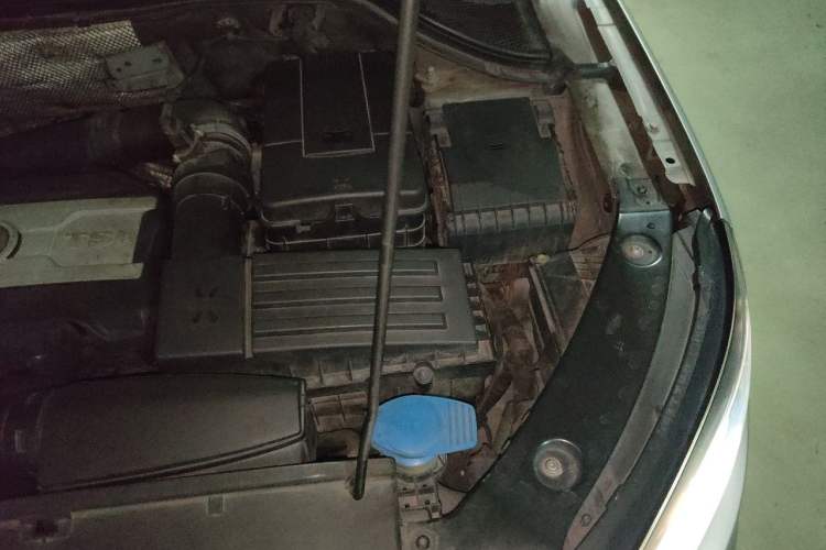 Used Volkswagen Tiguan 2012 2.0 TSI Luxury Edition Engine Bay Left