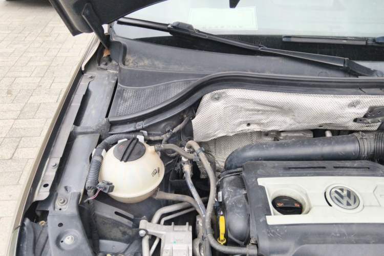 Used Volkswagen Tiguan 2012 2.0 TSI Comfort Edition Engine Bay Right