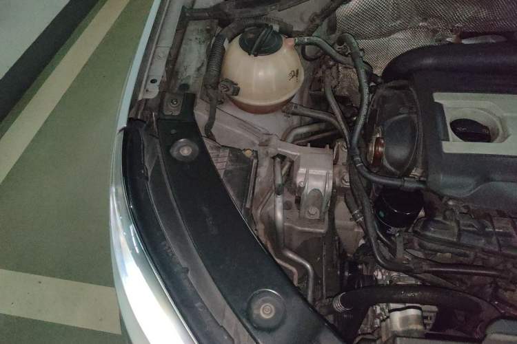 Used Volkswagen Tiguan 2012 2.0 TSI Luxury Edition Engine Bay Right