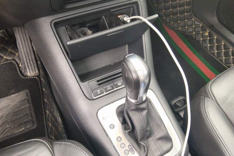 Used Volkswagen Tiguan 2012 2.0 TSI Comfort Edition Gear Lever