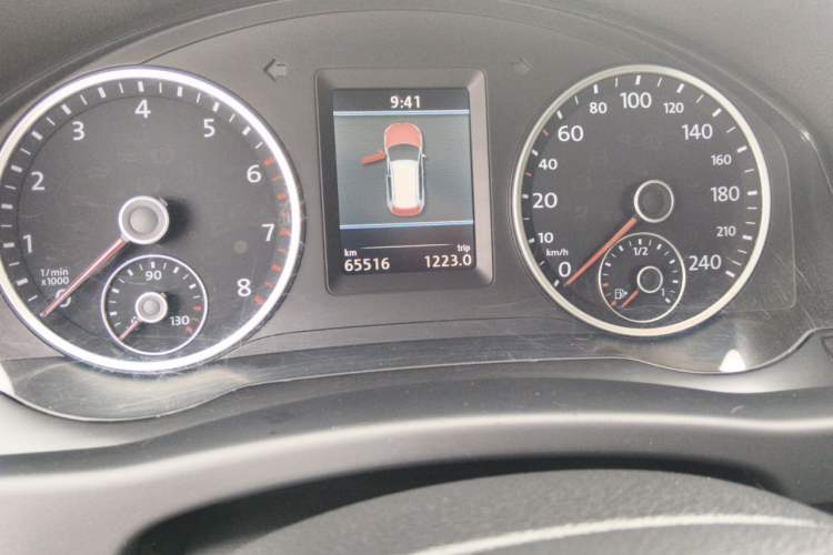 Used Volkswagen Tiguan 2012 2.0 TSI Comfort Edition Odometer Close Up