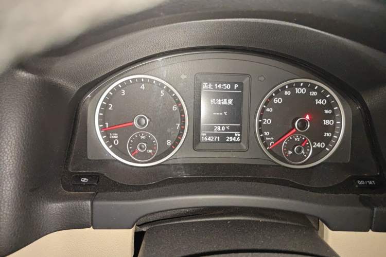 Used Volkswagen Tiguan 2012 2.0 TSI Automatic All-Wheel Drive Elite Edition Odometer Close Up