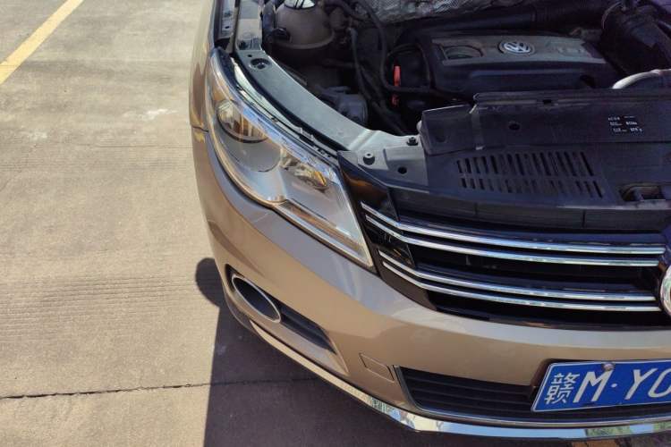 Used Volkswagen Tiguan 2012 1.8TSI Manual Two-Wheel Drive Urban Edition Right Front Headlight