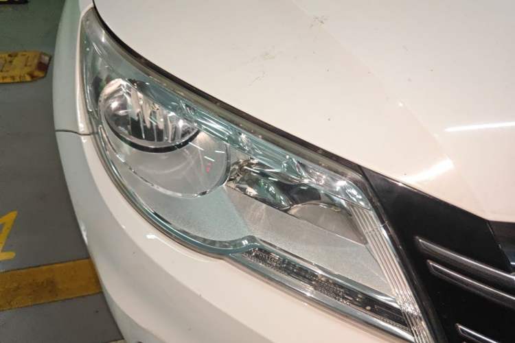 Used Volkswagen Tiguan 2012 2.0 TSI Automatic All-Wheel Drive Elite Edition Right Front Headlight