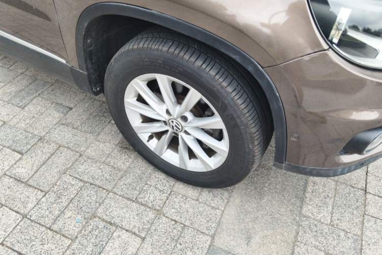 Used Volkswagen Tiguan 2012 2.0 TSI Comfort Edition Right Front Wheel Hub