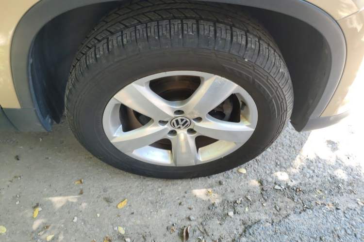 Used Volkswagen Tiguan 2012 1.8TSI Automatic Two-Wheel Drive Elite Edition Right Front Wheel Hub