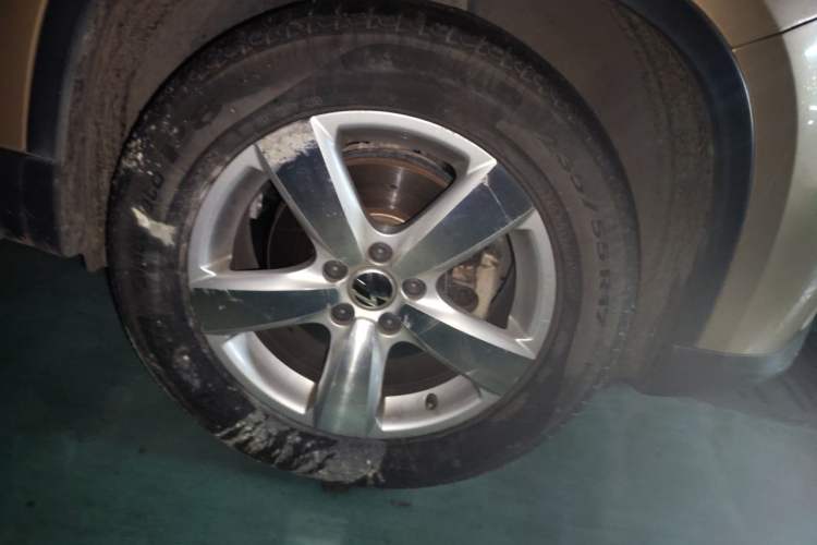 Used Volkswagen Tiguan 2012 1.8TSI Automatic All-Wheel Drive Elite Edition Right Front Wheel Hub