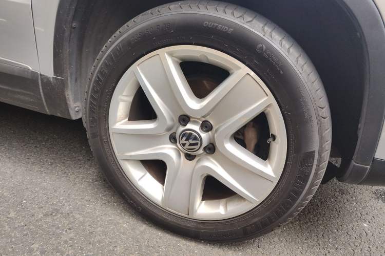 Used Volkswagen Tiguan 2012 2.0 TSI Luxury Edition Right Front Wheel Hub
