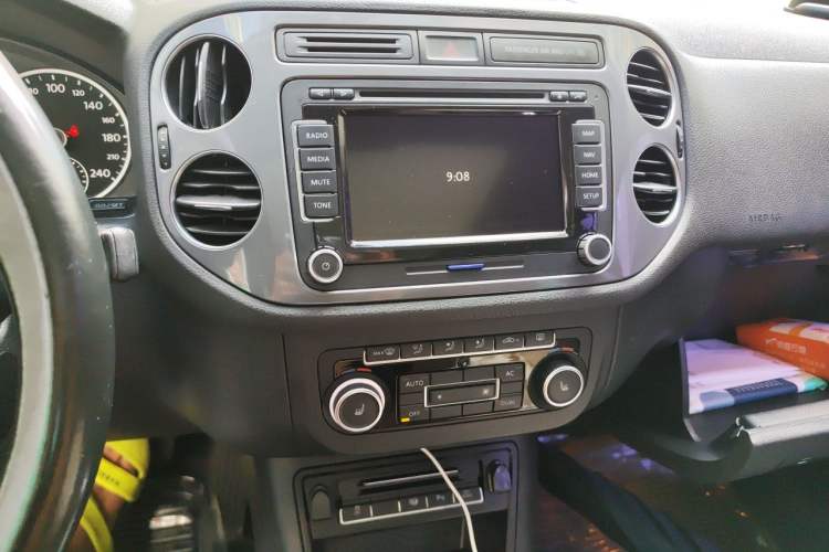 Used Volkswagen Tiguan 2012 2.0 TDI Luxury Edition Audio And AC Panel