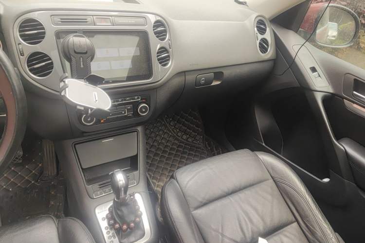 Used Volkswagen Tiguan 2012 2.0 TSI Comfort Edition Audio And AC Panel