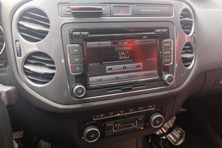 Used Volkswagen Tiguan 2012 2.0 TSI Comfort Edition Audio And AC Panel