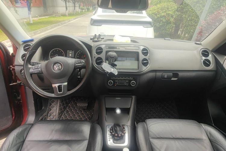 Used Volkswagen Tiguan 2012 2.0 TSI Comfort Edition Center Console