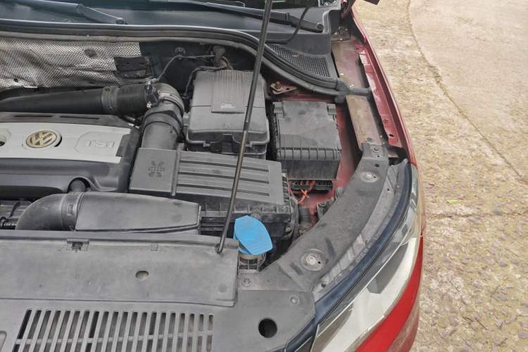 Used Volkswagen Tiguan 2012 2.0 TSI Comfort Edition Engine Bay Left