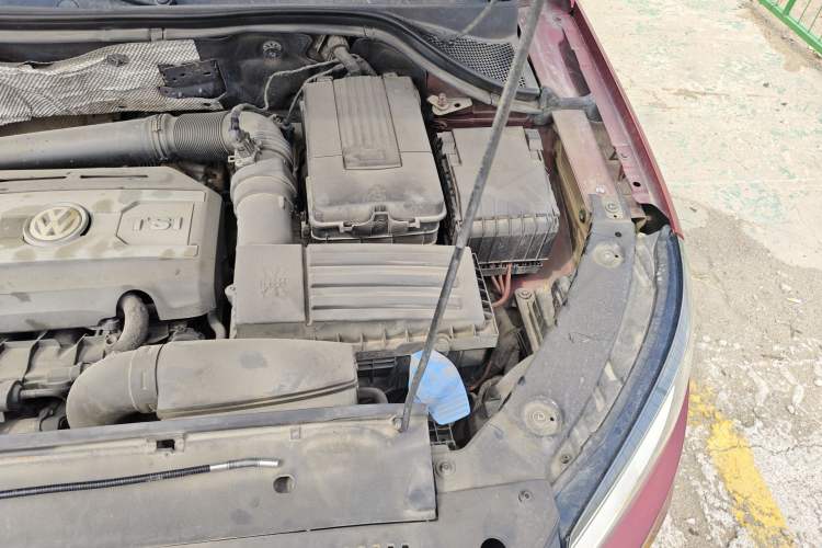 Used Volkswagen Tiguan 2012 2.0 TSI Comfort Edition Engine Bay Left