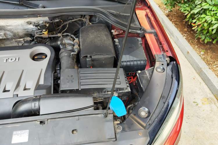 Used Volkswagen Tiguan 2012 2.0 TDI Luxury Edition Engine Bay Left