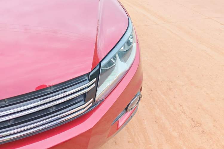 Used Volkswagen Tiguan 2012 2.0 TSI Comfort Edition Engine Bay Left