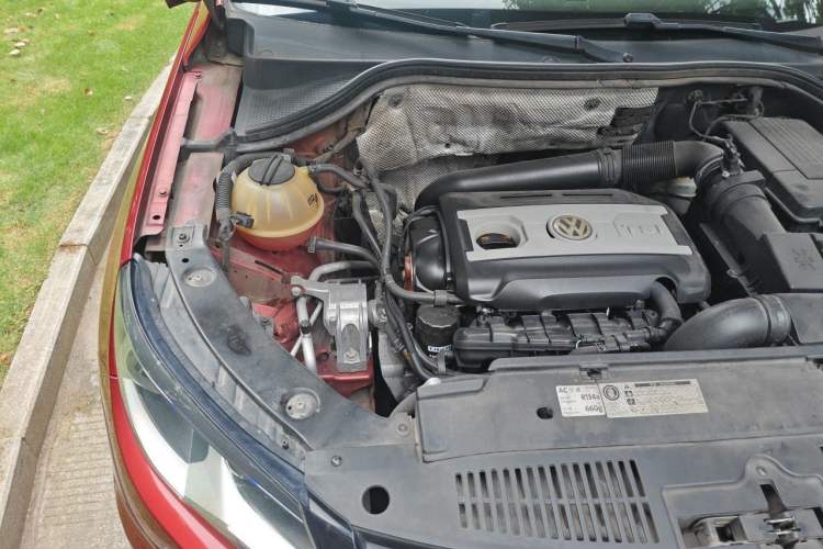 Used Volkswagen Tiguan 2012 2.0 TSI Comfort Edition Engine Bay Right