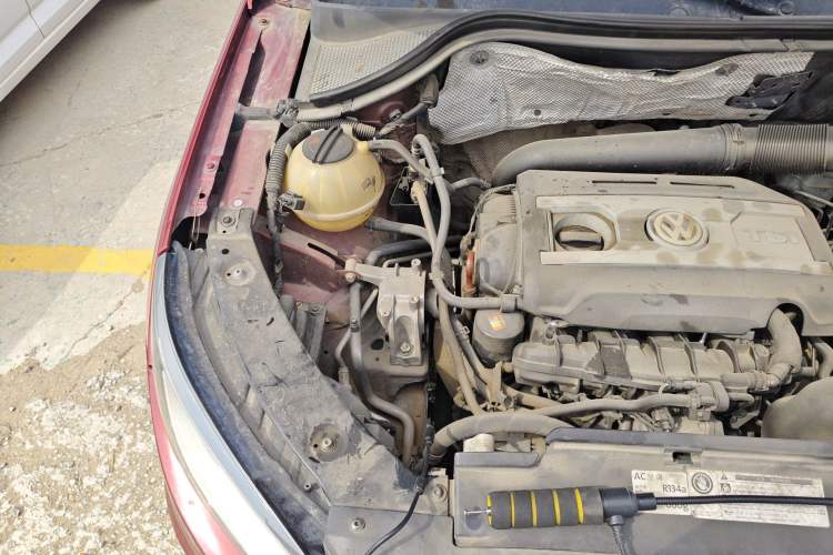 Used Volkswagen Tiguan 2012 2.0 TSI Comfort Edition Engine Bay Right
