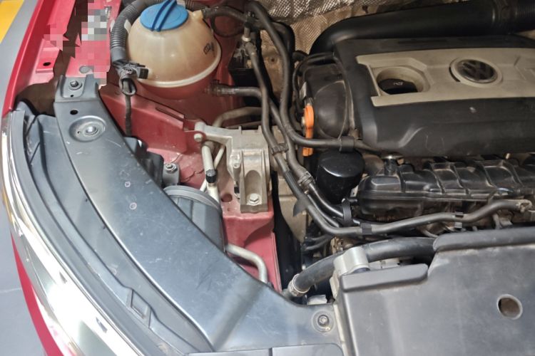 Used Volkswagen Tiguan 2012 1.8TSI Automatic All-Wheel Drive Fashion Edition Engine Bay Right