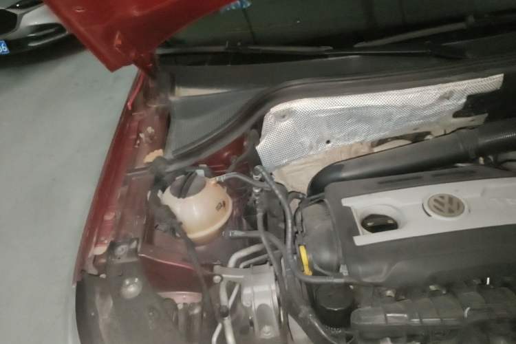 Used Volkswagen Tiguan 2012 2.0 TSI Comfort Edition Engine Bay Right