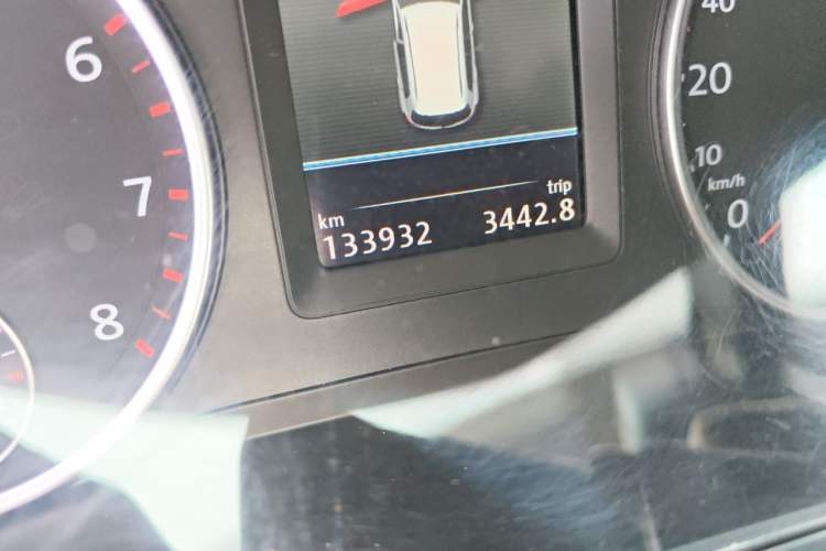Used Volkswagen Tiguan 2012 2.0 TSI Comfort Edition Odometer Close Up