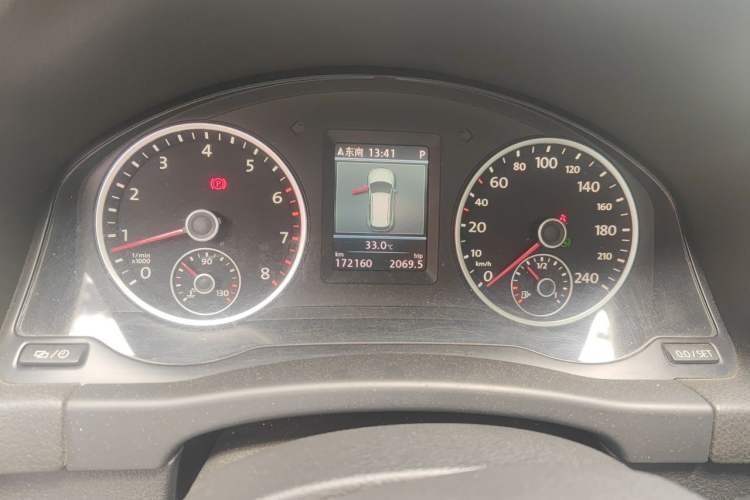 Used Volkswagen Tiguan 2012 2.0 TSI Comfort Edition Odometer Close Up