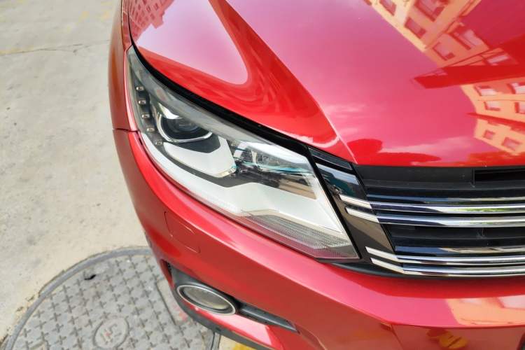 Used Volkswagen Tiguan 2012 2.0 TDI Luxury Edition Right Front Headlight