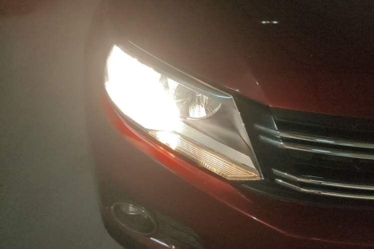 Used Volkswagen Tiguan 2012 2.0 TSI Comfort Edition Right Front Headlight