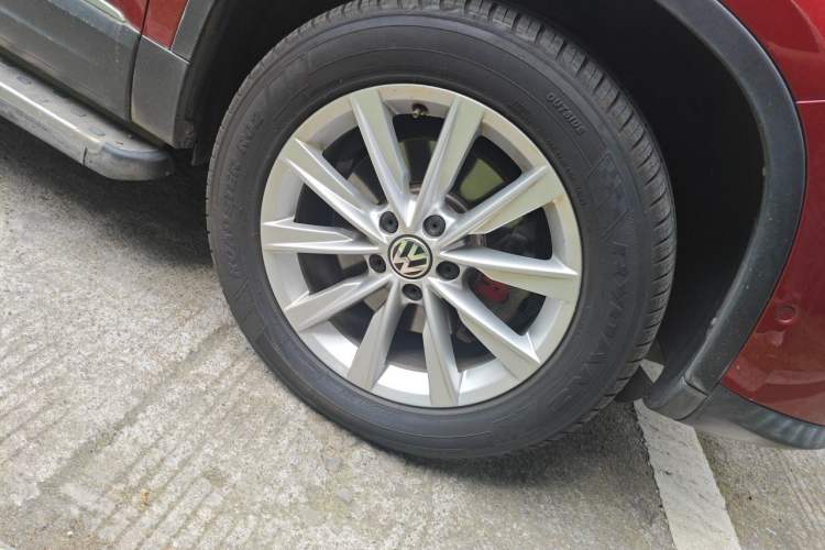 Used Volkswagen Tiguan 2012 2.0 TSI Comfort Edition Right Front Wheel Hub