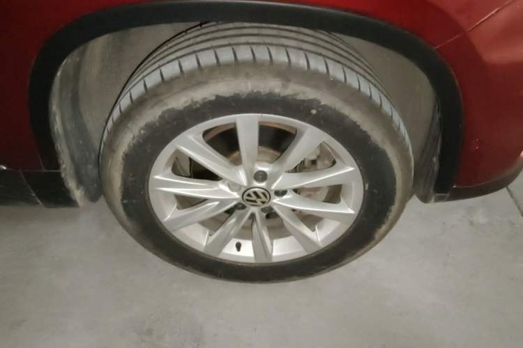 Used Volkswagen Tiguan 2012 2.0 TSI Comfort Edition Right Front Wheel Hub