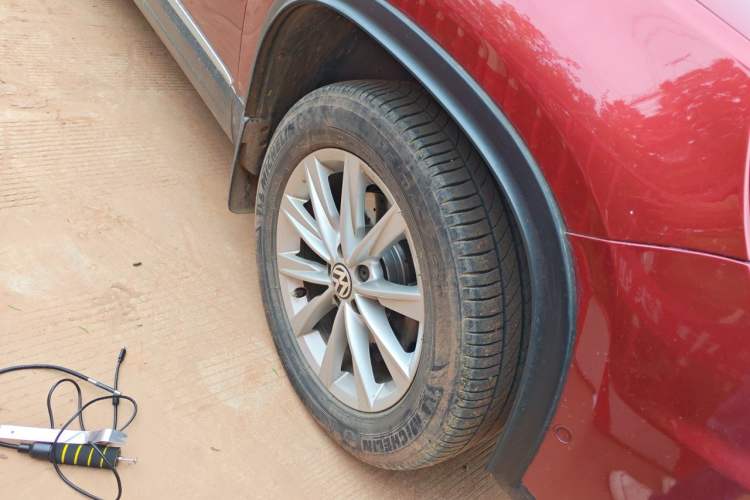 Used Volkswagen Tiguan 2012 2.0 TSI Comfort Edition Right Front Wheel Hub