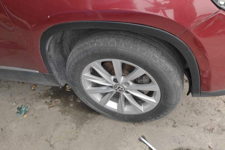 Used Volkswagen Tiguan 2012 2.0 TSI Comfort Edition Right Front Wheel Hub