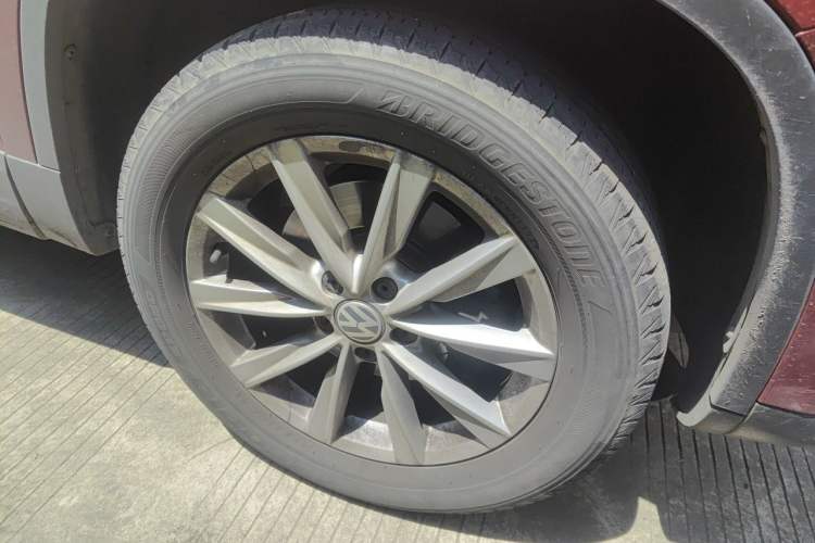 Used Volkswagen Tiguan 2012 2.0 TSI Comfort Edition Right Front Wheel Hub