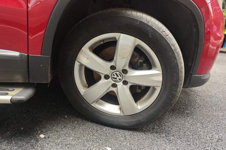 Used Volkswagen Tiguan 2012 1.8TSI Automatic All-Wheel Drive Elite Edition Right Front Wheel Hub